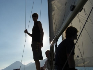  Auf einem Segelboot 